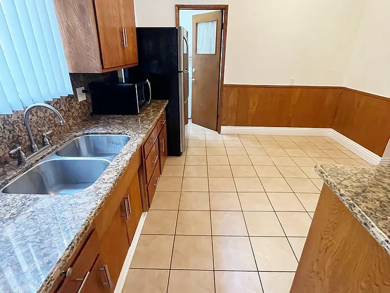 227 S Gale Dr #4 — Photo 8