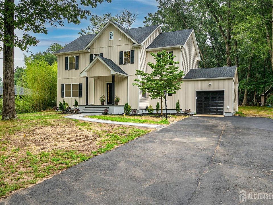 1st image of 290 Fresh Ponds Rd S