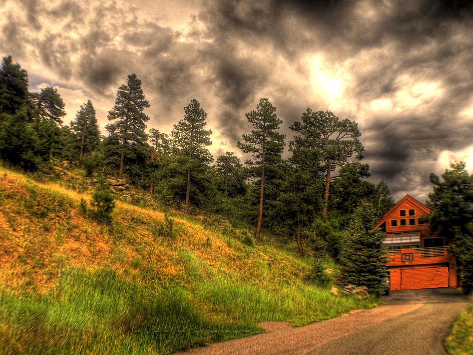 View from road up the driveway