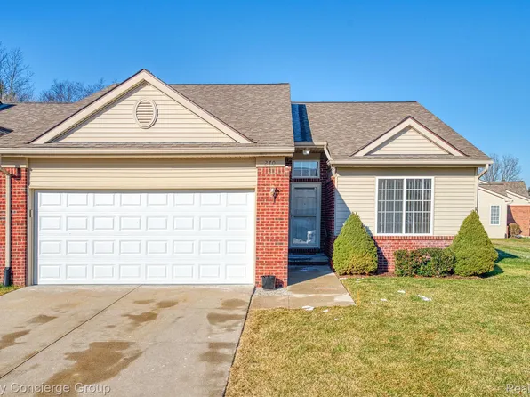 270 Wood Point #13, Howell, MI 48843