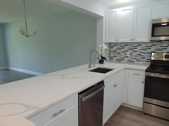 3rd image of 3590 Via Poinciana APT 209
