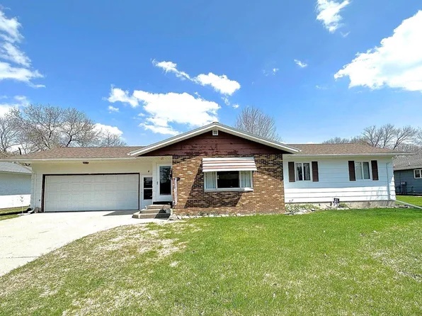 4 N State St, Emmetsburg, IA 50536