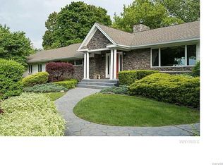 567 Mountain View Dr, Lewiston, NY 14092