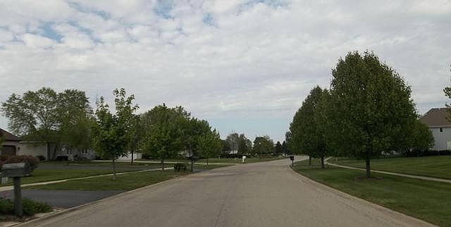 2nd image of 103 N Royal Oaks Dr