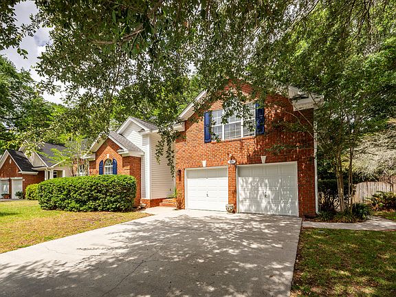 4th image of 615 Majestic Oak Dr