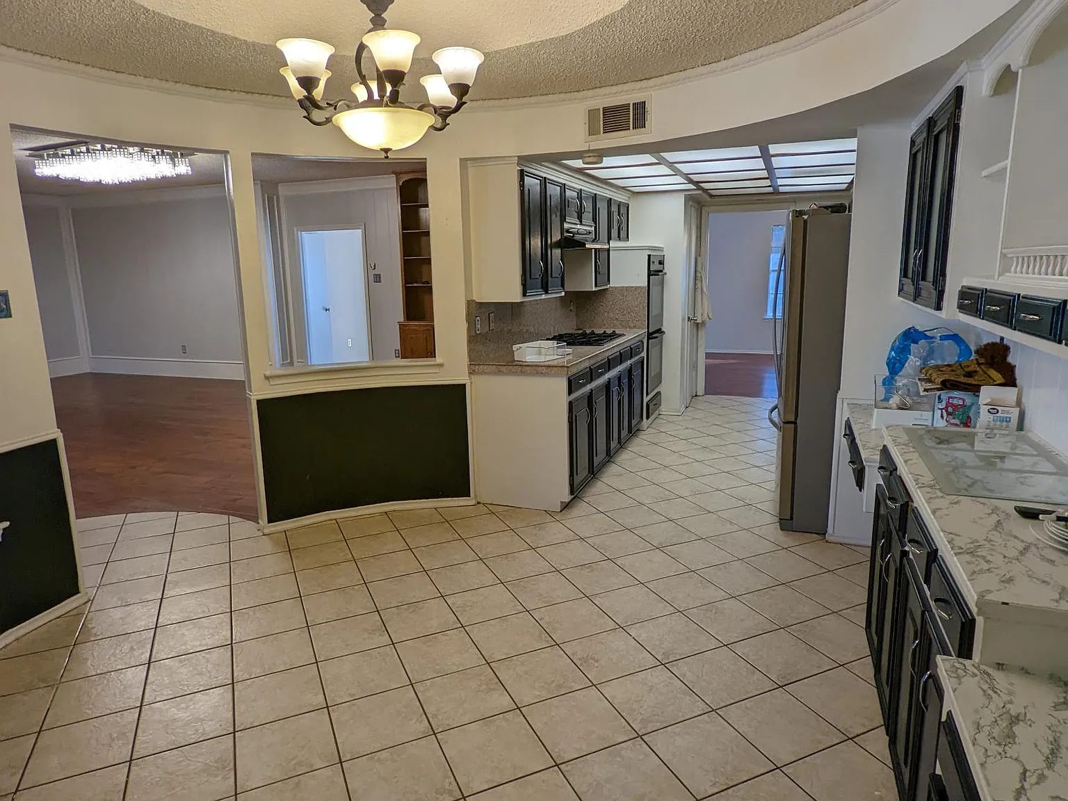 4 bed, 3.5 bath, 2545 sqft, $3,100 — Photo 4