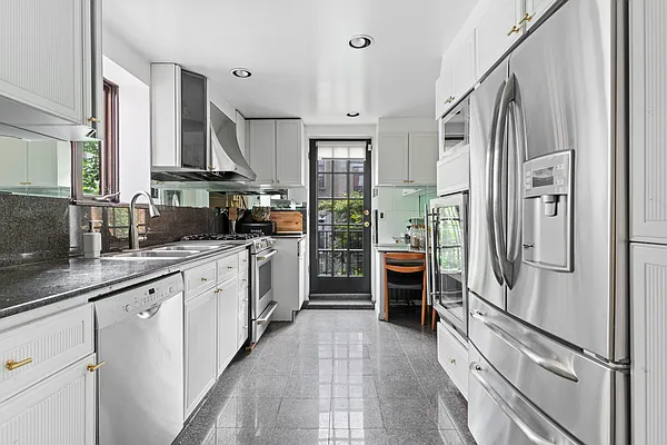 Rented by Douglas Elliman | media 16