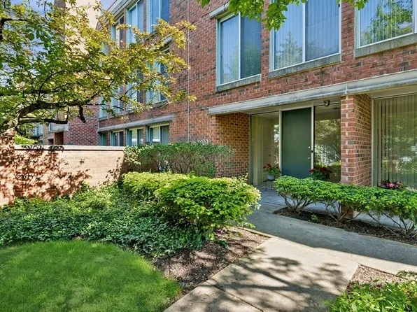 8020 Arbor Ln, Winnetka, IL 60093