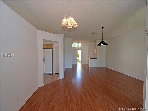 3rd image of 1637 Royal Grove Way