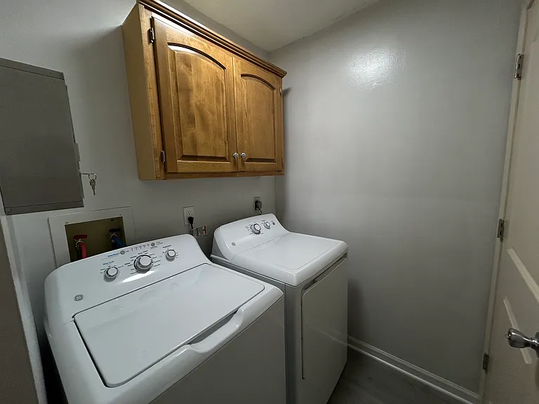 2423 Morningside Dr — Photo 2