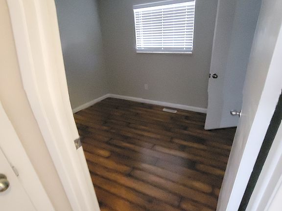 Second upper bedroom