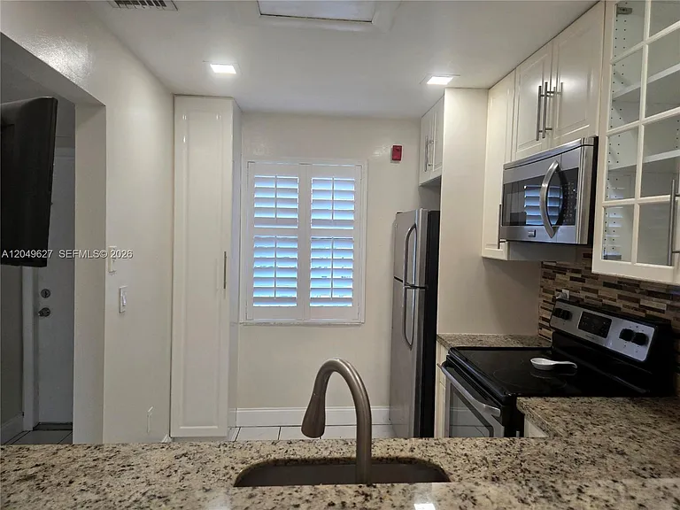 7670 SW 152nd Ave #204 — Photo 2