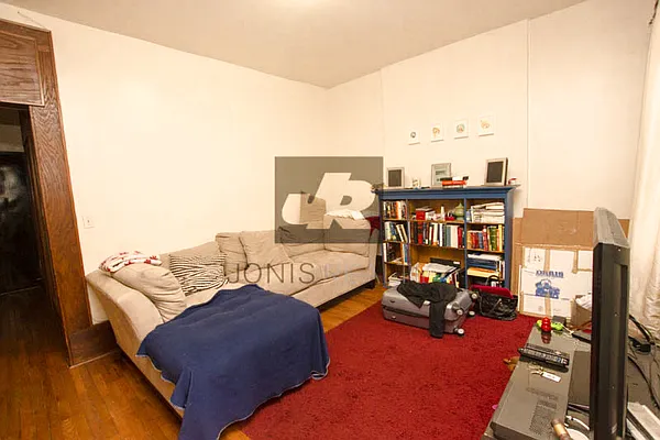 Rented by Jonis Realty | media 45