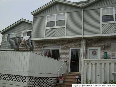 19 Sea Crest Ln, Staten Island, NY, 10307