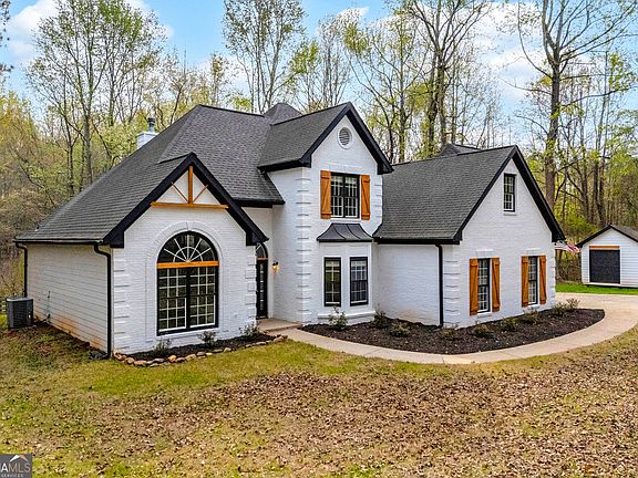 3rd image of 857 Cooper Rd