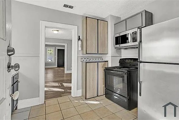 1431 W 26th St — Photo 9