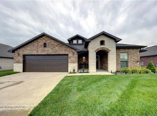 7526 Apache Rd, Shawnee, KS 66227