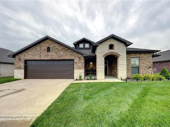 7526 Apache Rd, Shawnee, KS 66227