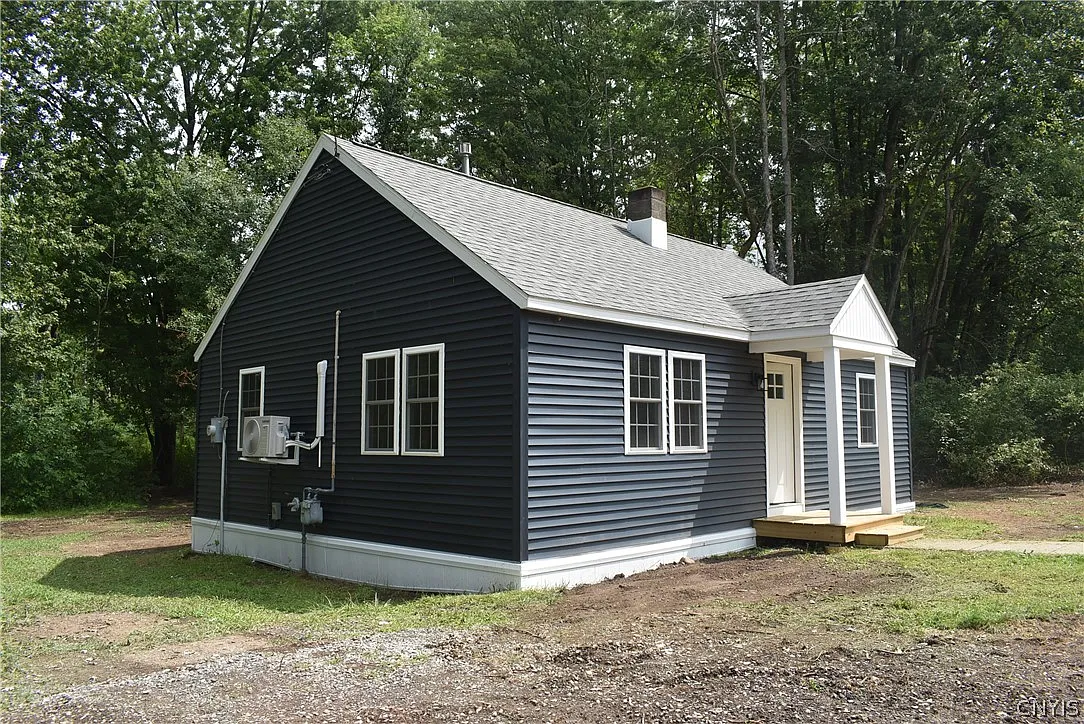 2 bed, 1.0 bath, 800 sqft, $2,200 — Photo 1