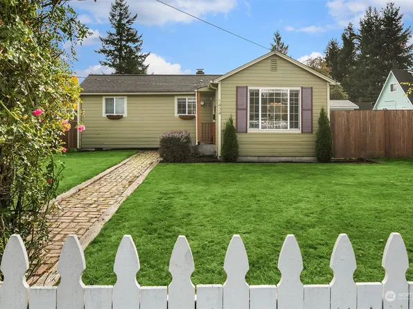 1434 Chinook Avenue, Enumclaw, WA 98022