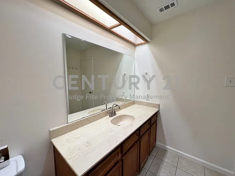 1150 Suburban St — Photo 10