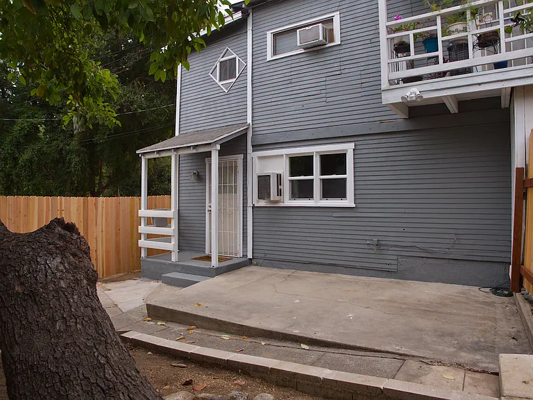 Mariposa Ave — Photo 2