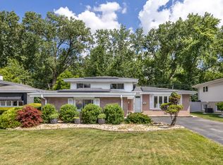 9070 Shady Ln, Hickory Hills, IL