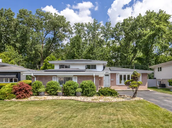 9070 Shady Ln, Hickory Hills, IL 60457