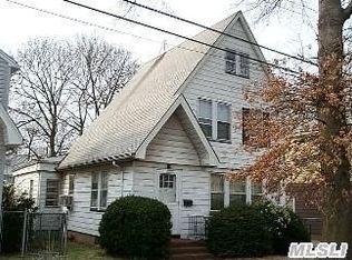 18 Princeton St, Williston Park, NY 11596