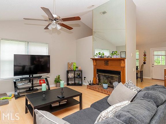 3rd image of 2041 Bankston Cir