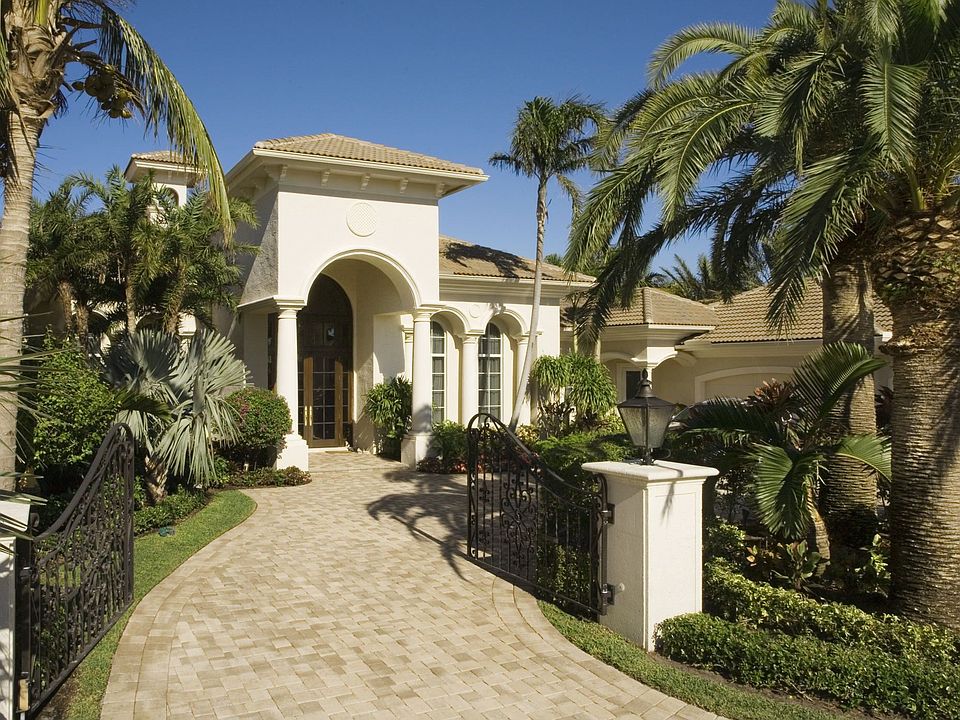 229 Grand Pointe Drive