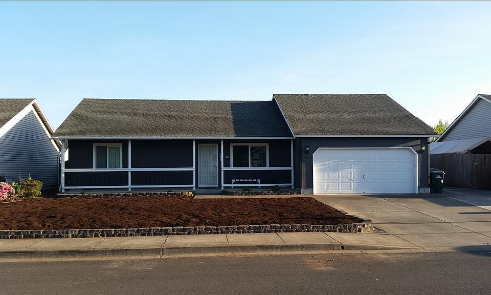 2nd image of 3961 Douglas Dr