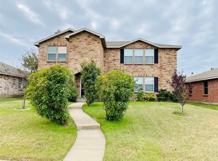 2817 Yellow Rose Ln, Lancaster, TX 75134
