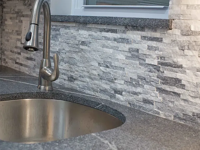 21 Bank St #4R — Photo 3