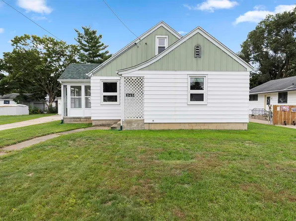 345 Pennsylvania Ave, Loves Park, IL 61111