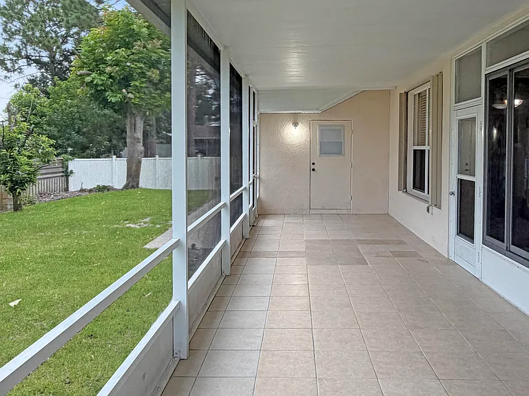 467 Sauders Rd SE — Photo 32