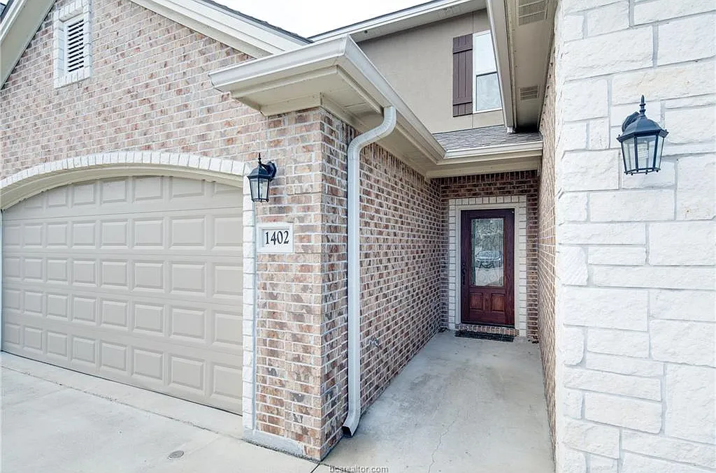 3 bed, 3.5 bath, 1642 sqft, $2,150 — Photo 2
