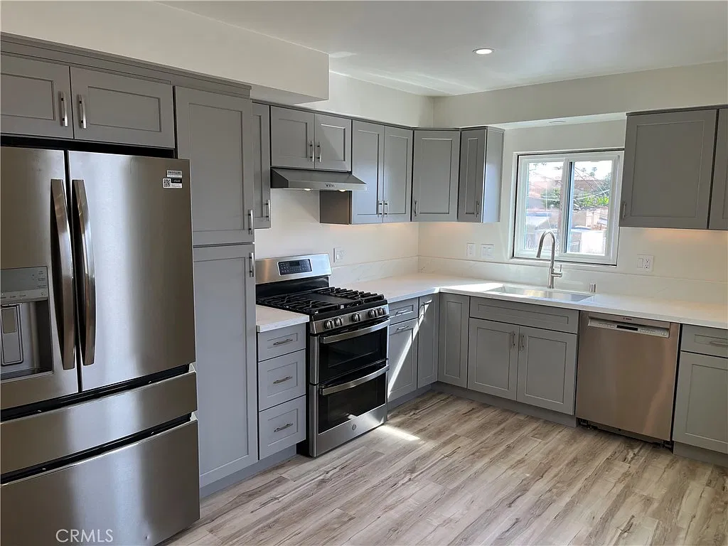3 bed, 1200 sqft, $3,840 — Photo 4