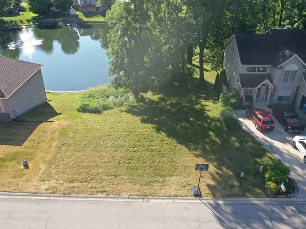 53170 Grassy Knoll Dr, South Bend, IN 46628