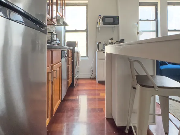 261 West 21st Street image 1 of 8