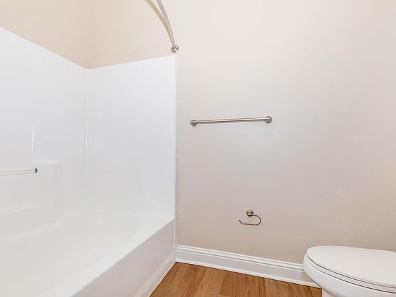 5th image of 643 Jasmine Parke Dr #2
