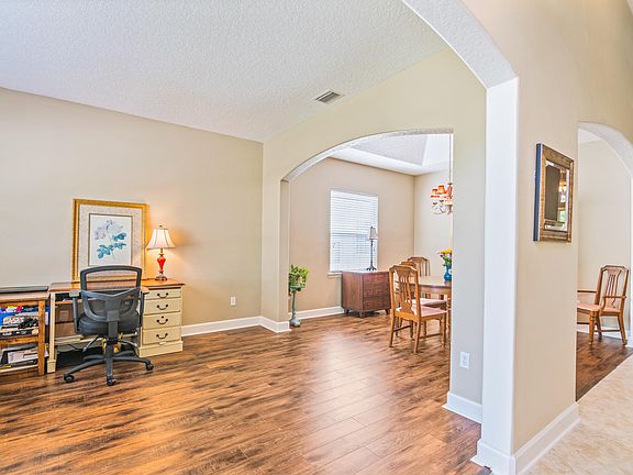 4th image of 836 Chanterelle Way