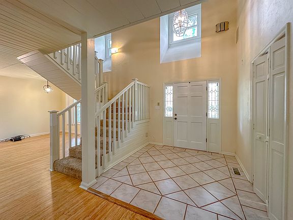 3rd image of 2505 Noble Dr