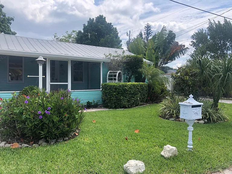 6980 Poinsettia Ave — Photo 1