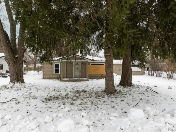 4425 Randolph St, Saginaw, MI 48601