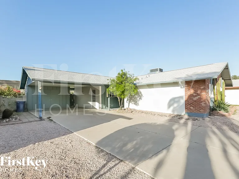 614 E Greenway Dr — Photo 3