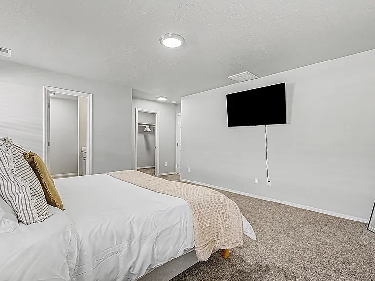 2742 W Balboa Dr — Photo 22