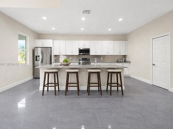 5th image of 1043 Albert Ave
