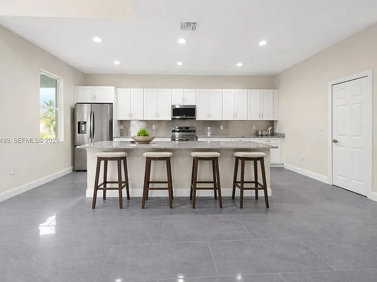 1043 Albert Ave — Photo 5