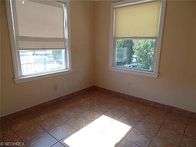 3rd image of 1509 Temple Ave